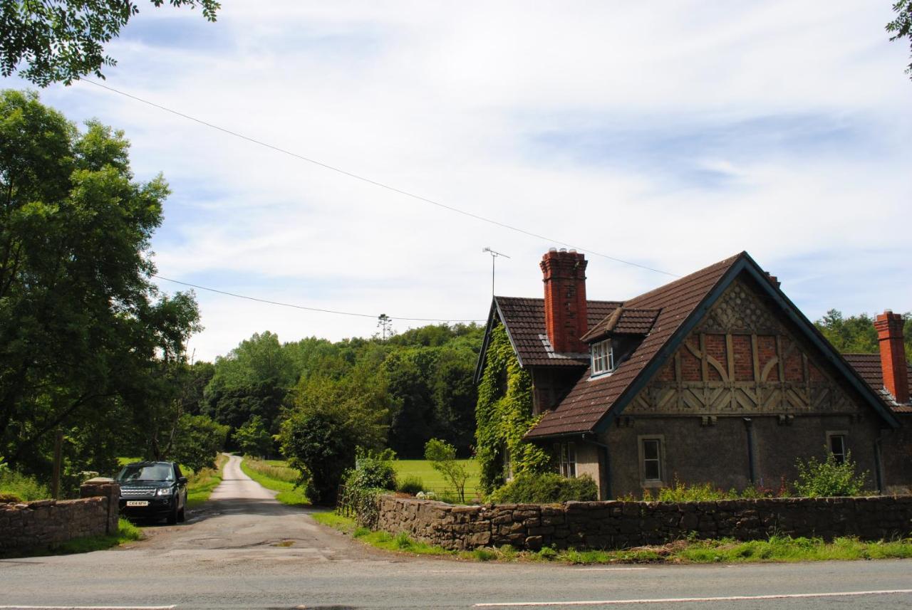 Penbedw Uchaf Estate - Rural Retreats, Tennis Mold Exterior foto